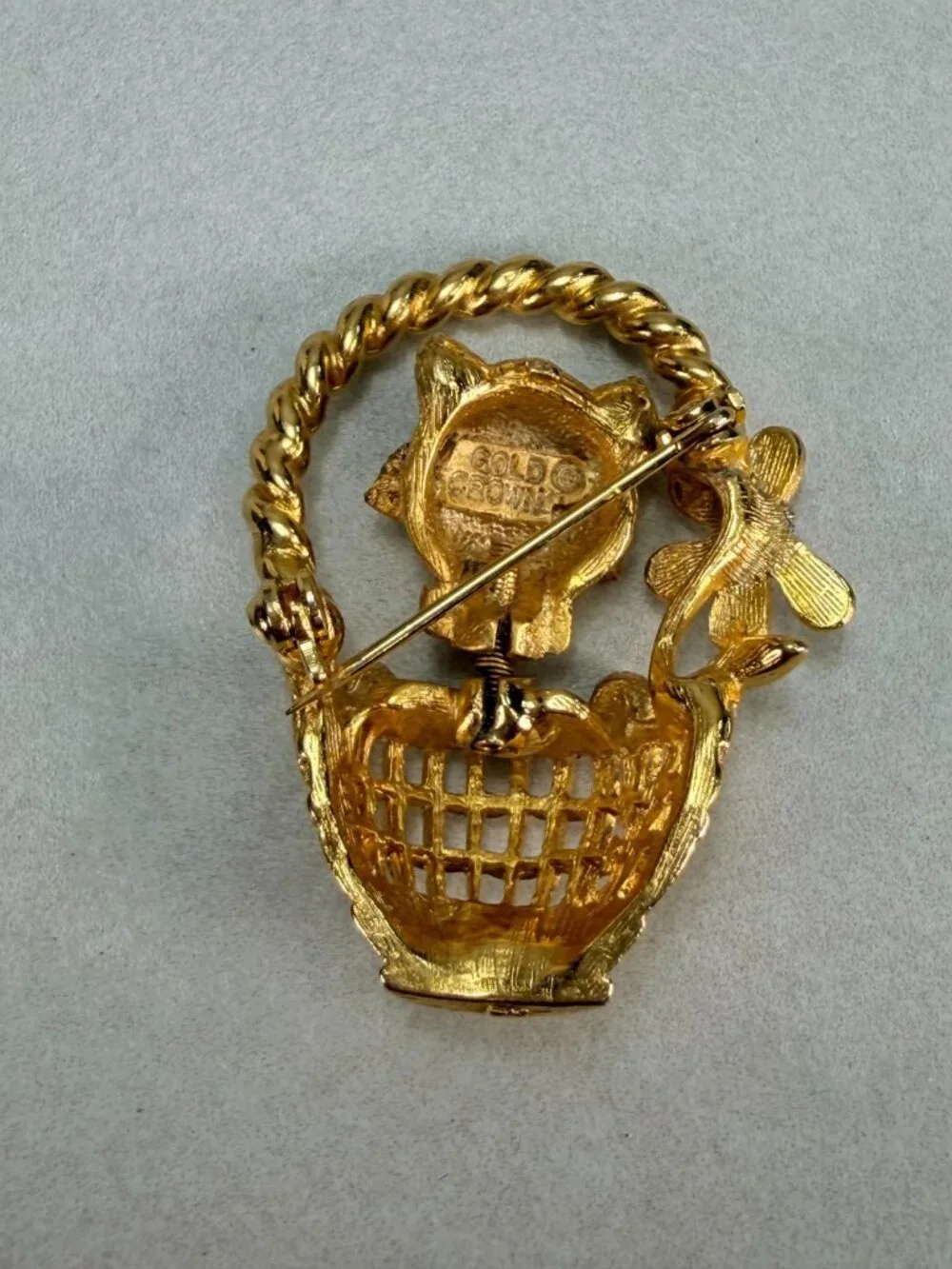 Vintage Gold Crown Trembler Cat In Basket Pin Brooch Green Crystal Eyes